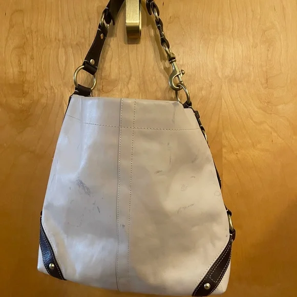 Coach Carly Bag: White and Brown Women's Bag. Used. - Picture 4 of 13